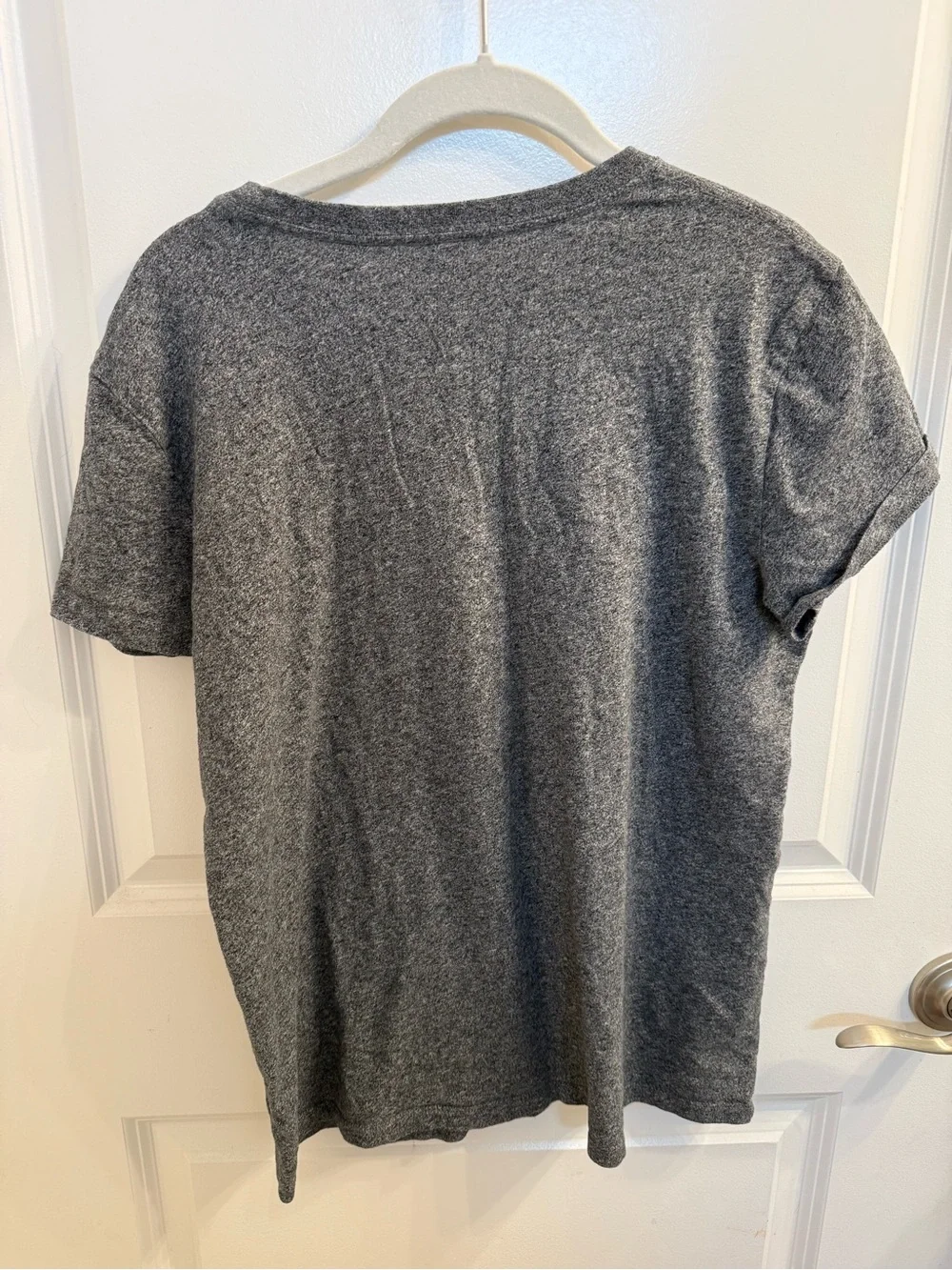 Roots women’s Grey Tee with Green Canada Beaver Logo - Picture 5 of 11